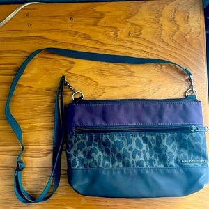 Durable Dakine Crossbody bag